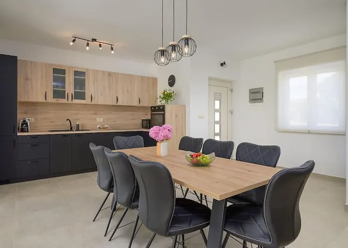 Maja By Istrialux Villa